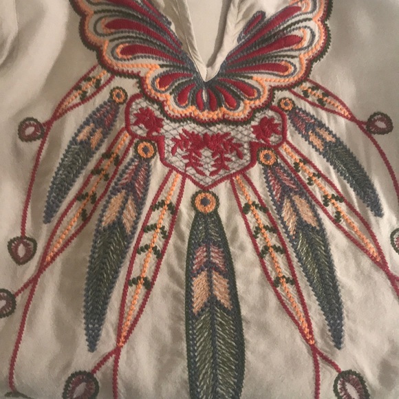 “W.D.N N.Y” Embroidered Ladies Blouse. - Picture 2 of 8